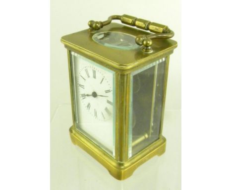 A FRENCH BRASS CARRIAGE CLOCK, THE TIMEPIECE RETAINING THE ORIGINAL PLATFORM LEVER ESCAPEMENT, CIRCA 1900