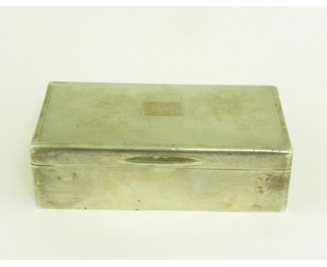 AN ELIZABETH II SILVER CIGARETTE BOX, THE LID ENGINE TURNED, CEDAR LINED, LONDON 1953