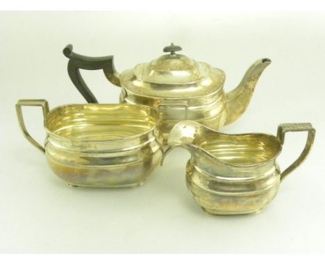 AN EDWARD VII SILVER THREE PIECE TEA SERVICE, LONDON 1904 AND 1905, 35OZS GROSS