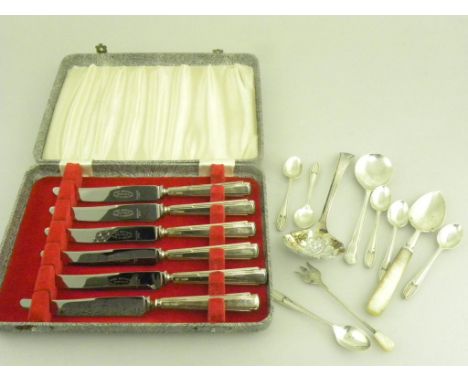 AN ORNATE ELIZABETH II SILVER SERVING LADLE, SHEFFIELD 1971, A CASED SET OF SIX SILVER HAFTED TEA KNIVES AND MISCELLANEOUS SM