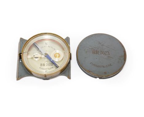 A First World War German Fussartillerie (Artillery Director) Compass Head by C.P.Goerz, Berlin, with silvered dial enclosing 