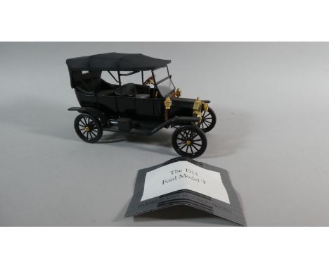 A Diecast 1:16 Scale Replica of a 1913 Ford Model T, 22cm Long 