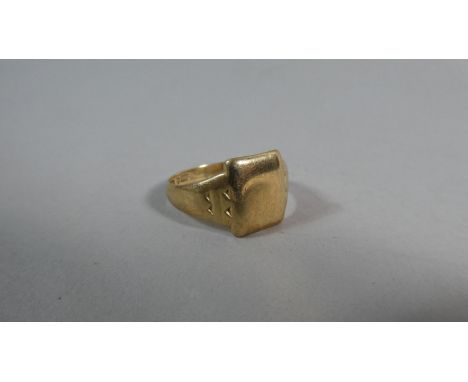 A 9ct Gold Signet Ring, 4.3g 