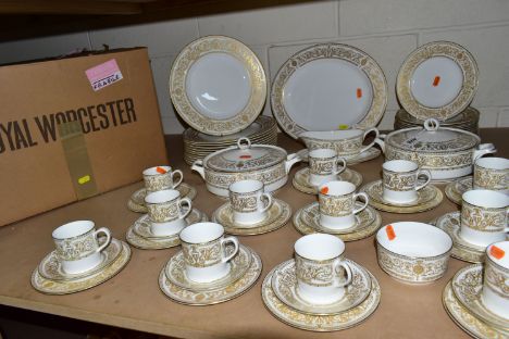 A SIXTY SIX PIECE BOXED ROYAL WORCESTER 'HYDE PARK' PART DINNER SERVICE, with raised gilt pattern on a white ground, comprisi