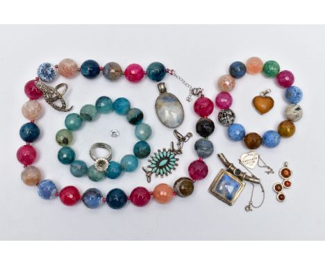A BAG OF ASSORTED JEWELLERY, to include a quartz cabochon pendant, collet set in a white metal mount with round bail, unmarke