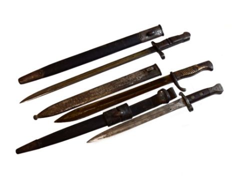 British Pattern 1913 bayonet, 17-inch single edged blade stamped 1913/17 plus Ordnance marks, ribbed wooden grip and its corr