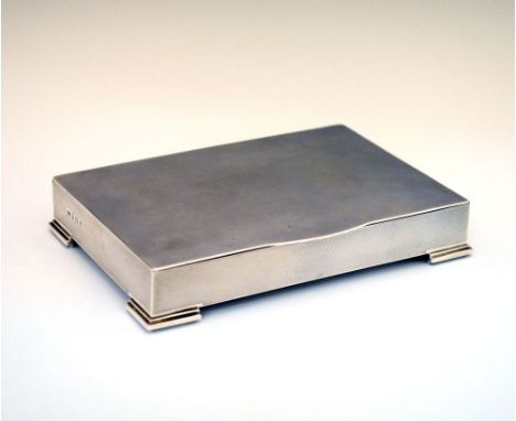 Asprey (retailer) - Elizabeth II silver table top cigarette box, with engine-turned decoration and cedar wood lining, the bas