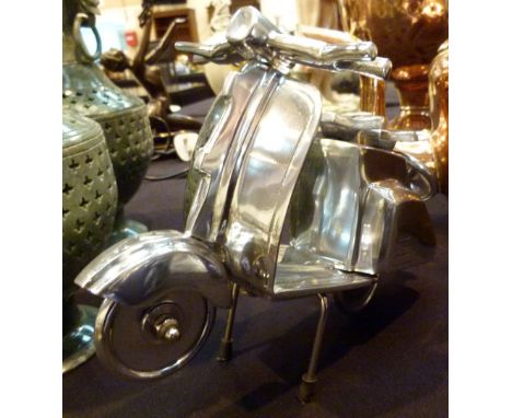 Chrome Vespa scooter model, L: 25 cm 