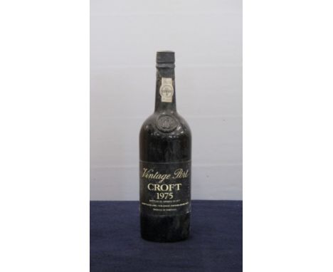1 bt Croft 1975 Vintage Port level just into neck 