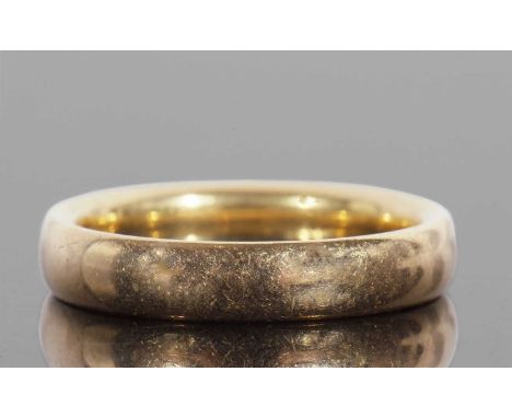 22ct gold wedding ring, London 1927, maker's mark/sponsor's mark W.W Ltd, size N, 7.9gms