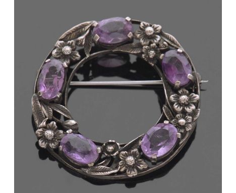 Attributed to Sybil Dunlop, Arts &amp; Crafts garland brooch, the open work design with 5 oval faceted amethysts between flor