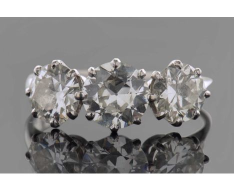Three stone diamond ring featuring three round old European cut diamonds, calculated weight approx 3cts, assessed colour H/I 