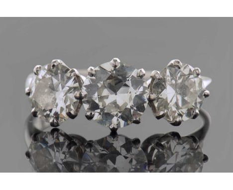 Three stone diamond ring featuring three round old European cut diamonds, calculated weight approx 3cts, assessed colour H/I 