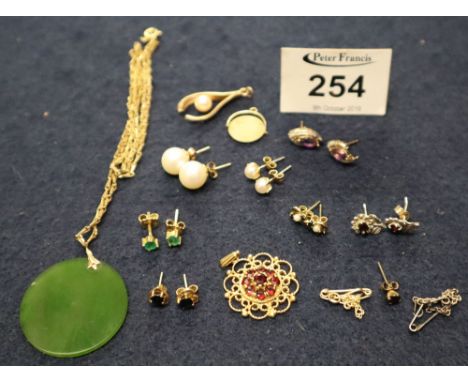 A collection of yellow metal and white metal jewellery including a jade pendant. Total weight 23.2g approx. (B.P. 24% incl. V