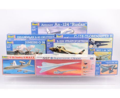 Revell WWII and Later Military and Civil Aircraft Kits,  a boxed collection, 1:144 scale, 04842 Spaceship Two &amp; White Kni