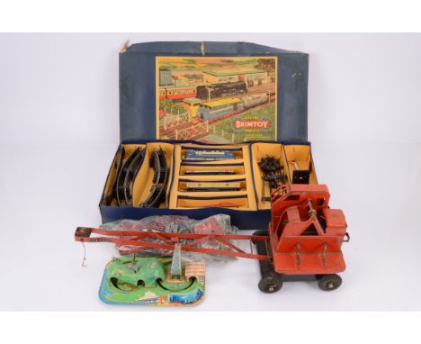 Tri-ang Crane Brimtoy Tinplate Electric 00 Gauge Train Set and other items, KL 44 red crane, F, lacks bucket and wires, Brimt