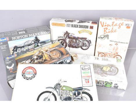 Vintage and Modern Motorcycle Kits, a boxed group comprises RIKO 1:16 scale GT-VB-1-1000 1918 Harley Davidson, 1:9 scale Reve