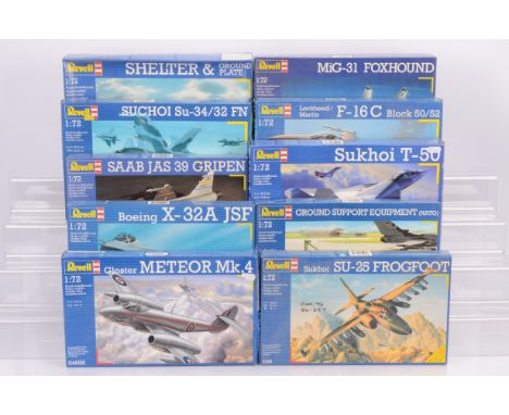 Revell Jet Military Aircraft and Ground Crew Sets, a boxed collection, 1:72 scale 04633 F-16C, 04304 SU-34, 04664 T-50, 4320 