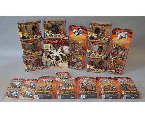 17 x assorted action figures, includes: Hasbro Titanium Series; NECA Street Fighter IV; Mezco Cinema Fear; etc. Overall VG, b