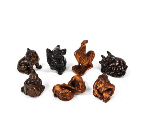 A group of Japanese carved wood netsuke (7) 