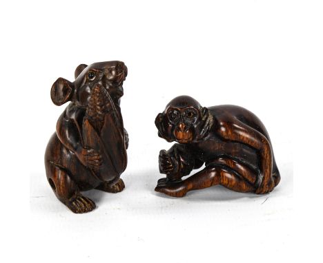 2 Japanese carved wood rat and monkey netsuke, both signed, largest 5cm (2) 
