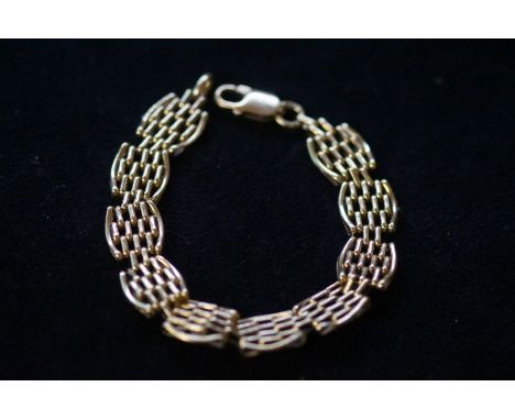 9ct Gold Gate Bracelet - Weight 16 grams, Length 18cm