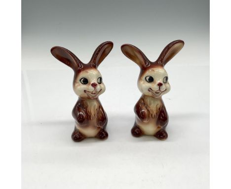 Adorable brown bunnies with cream colored face and belly. Goebel backstamp. KT 173I. Issued: 1960 - 1972Dimensions: 1.75"L x 