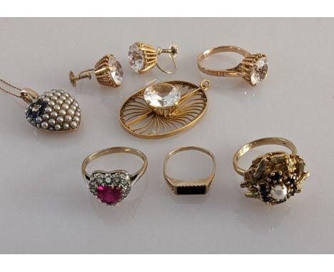 An assortment of gold jewellery to include a pendant/ring/earrings set with faux diamonds and filigree decoration, 14.35g; a 