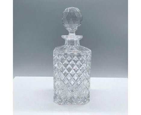 Beautiful facetted clear crystal. Features a diamond cut pattern that creates a beautiful light effect. Ceska etched backstam