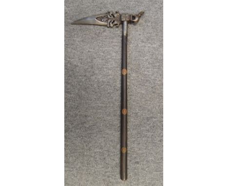 ‡ AN INDIAN AXE (ZAGHNAL), LATE 19TH CENTURY with slightly curved head of diamond-section chiselled at the base with a figure