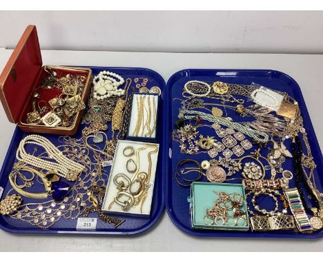 An Assortment of Modern Costume Jewellery, to include gilt coloured chains, Modernist style pendant necklace, expandable brac