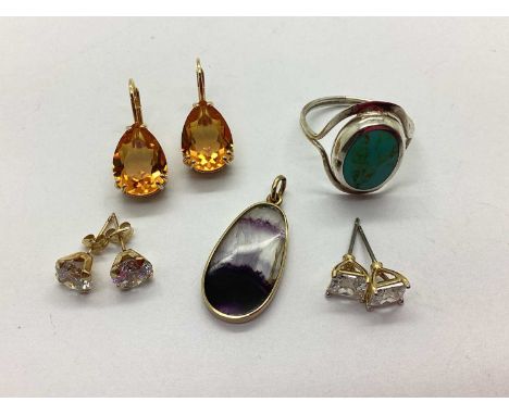 A 9ct Gold Blue John Inlaid Pendant, of oval form, together with a pair of stone set earstuds, stamped "375", a stone set rin