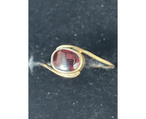 9ct Gold ring set with red stone Size Q 1g 