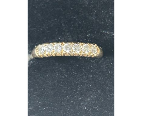 9ct Gold ring set with 7 cz stones Size Q 1.5 g