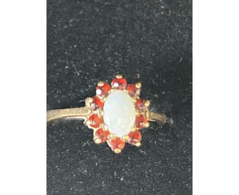 9ct Gold ring set with opal &amp; red garnets Size M 1.6g 