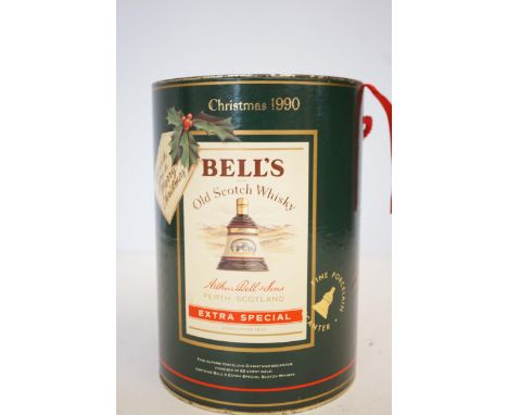 Bells Scotch whisky Christmas 1990 porcelain finished in 22ct gold 75cl unopened 