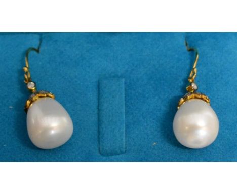 A Pair of Pearl Drop Earrings 