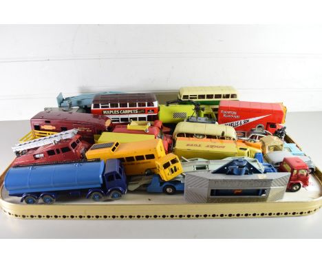 TRAY OF DINKY AND CORGI TOYS TO INCLUDE BEDFORD PALLET VAN, FODEN LORRY, FIRE ENGINE, HORSEBOX ETC, 