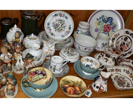 A GROUP OF CERAMICS, to include four pieces of Masons Mandarin pattern ceramics: a ginger jar, height 10.5cm, a side plate, a