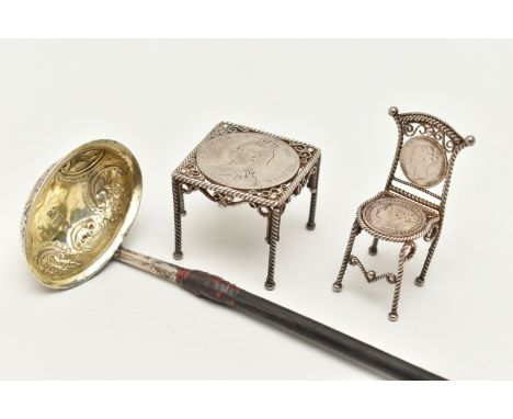 A SMALL ASSORTMENT OF SILVER ITEMS, to include a silver toddy ladle with an ebony handle, hallmarked 'William Moore' London 1