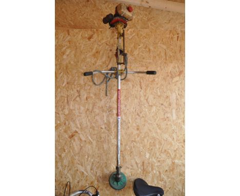 A XENOAH FBC26 PETROL STRIMMER ( engine pulls freely but hasn't been started)