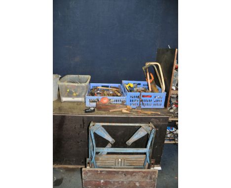 THREE TAYS CONTAINING TOOLS AND A GALVANISED BUCKET including 8in and 6in Coffin planes, various saws, a Baty marking stand, 