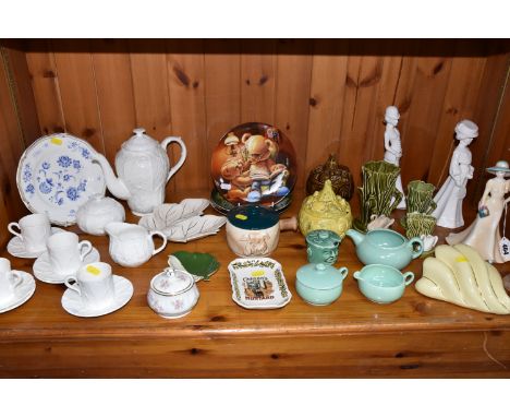 A GROUP OF CERAMICS, comprising a Wedgwood 'Countryware' design coffee set of a covered sugar bowl, coffee pot, cream jug, fo