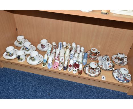 A GROUP OF CERAMIC COFFEE WARE AND DECORATIVE SHOES, to include six Spode Imari Collection coffee cans and saucers, six Royal