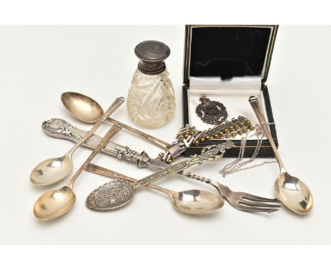 ASSORTED SILVER AND WHITE METAL ITEMS, to include a set of five silver teaspoons, each hallmarked Sheffield, approximate gros