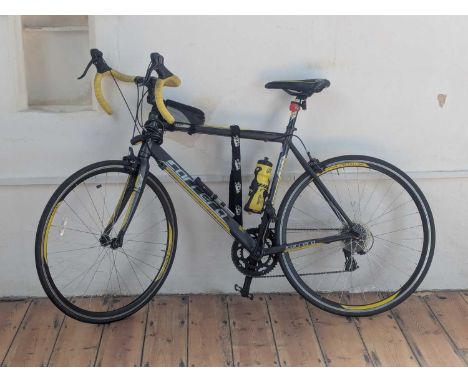 A gent's Carrera racing bike, with 23 inch wheels