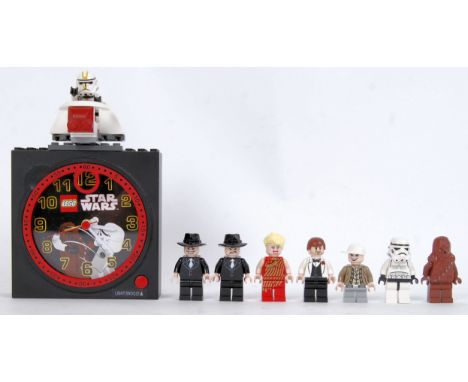 An original Lego Star Wars alarm clock with 8x Lego minifigures. Figures include; Indiana Jones, Willy, Short Round, 2x gangs