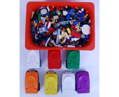 A crate of approx 4kg of loose assorted Lego - mostly vintage Pirates / Castle and related, but also some Bionicle etc.

POST