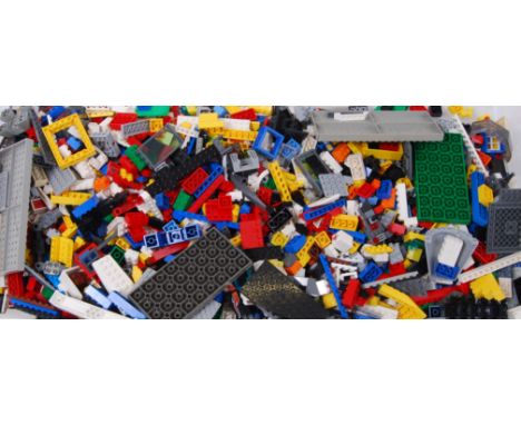 &nbsp;A collection of approx 4kg of assorted loose Lego to include Windows, Bricks, various special pieces etc.

POSTAGE: Wor