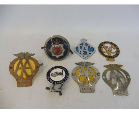 An Isle of Wight Traction Engine Club enamel badge plus various other badges. 